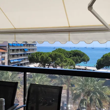 Center Bay T4 Антиб