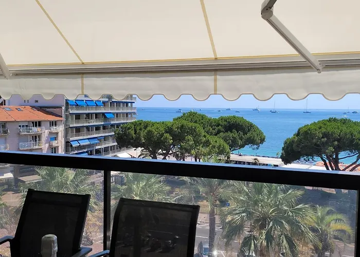 Center Bay T4 Антиб